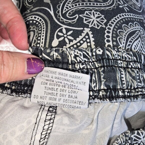 Prodaya Mens Shorts Paisley Print Elastic Waist Relaxed Fit Gray & White JJ3863 - Picture 5 of 6